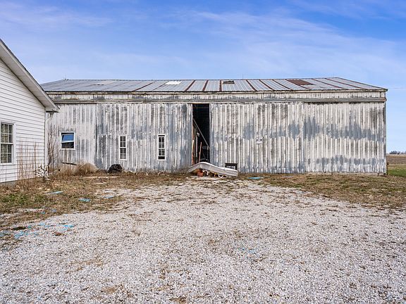 3rd image of 4682 E Division Rd