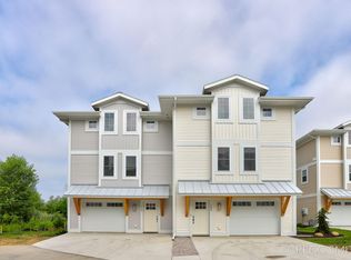 105 Kewatin Ct, Douglas, MI 49406