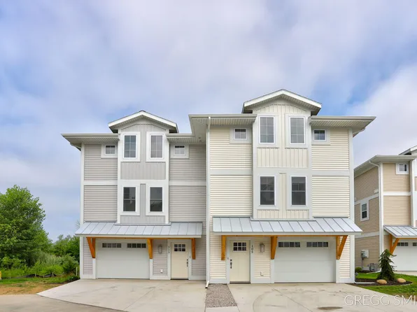 105 Kewatin Ct, Douglas, MI 49406