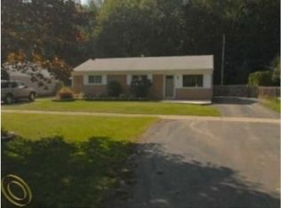 21064 Beech Daly Rd, Brownstown, MI 48134