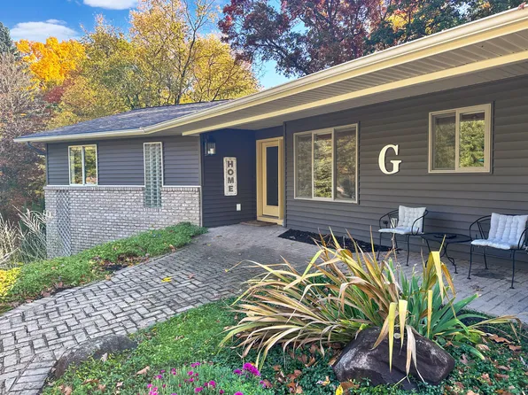 1726 Ranch Dr NW, Grand Rapids, MI 49504