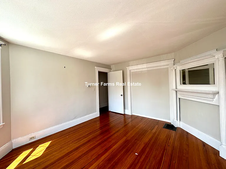 30 Roseclair St #2F — Photo 10