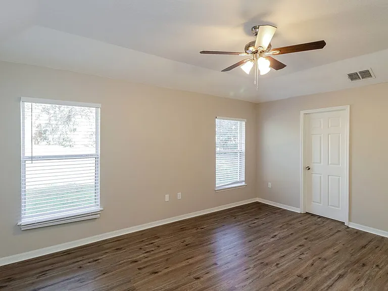 426 Disston Ave — Photo 9