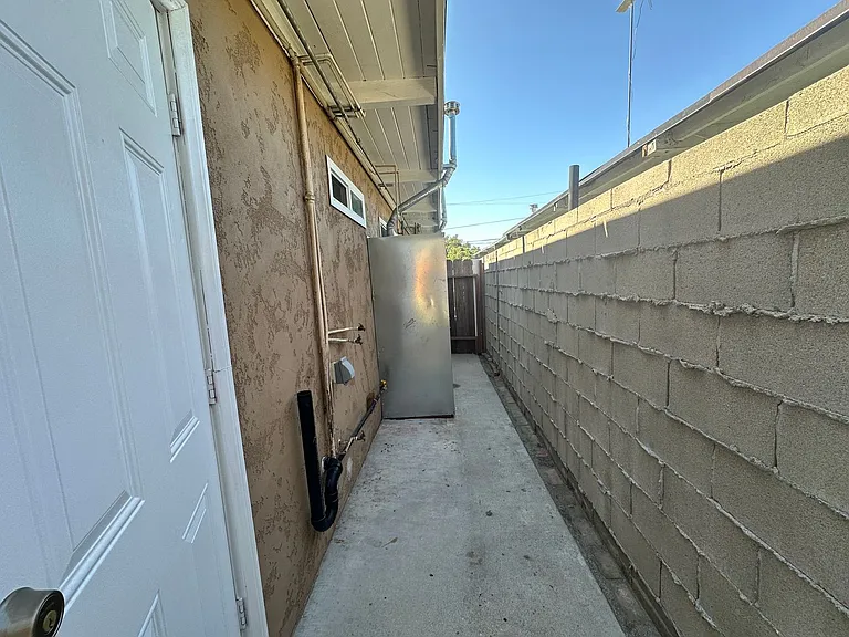 8128 Dodie St — Photo 15