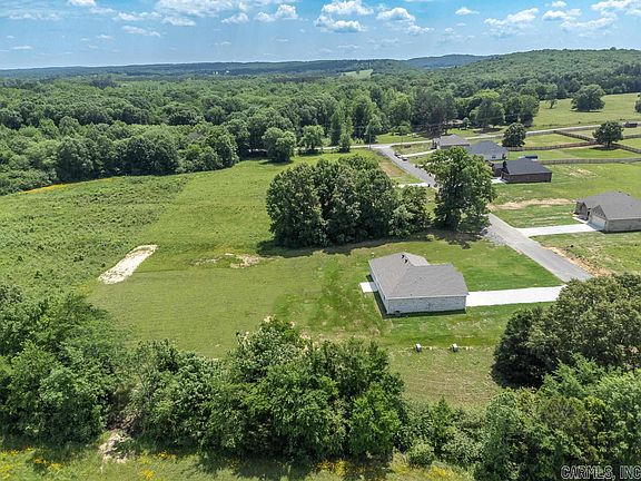 4th image of 38 Marthas Field Dr