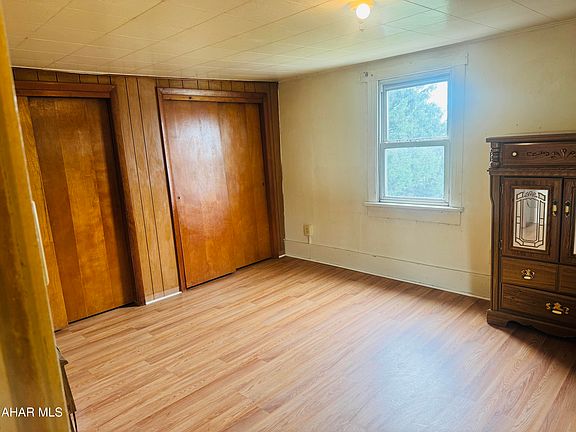 4th image of 1002 Donoughe St