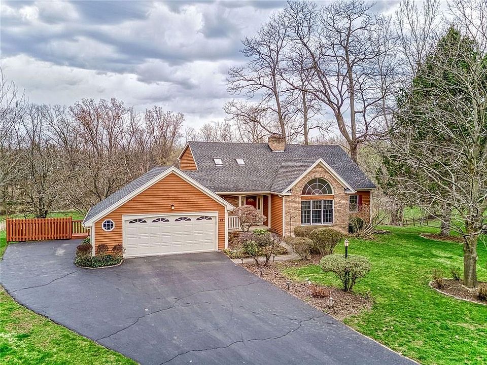 1st image of 12 Red Oak Ln