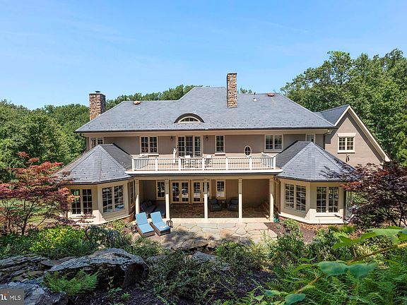 2nd image of 1049 Brook Valley Ln
