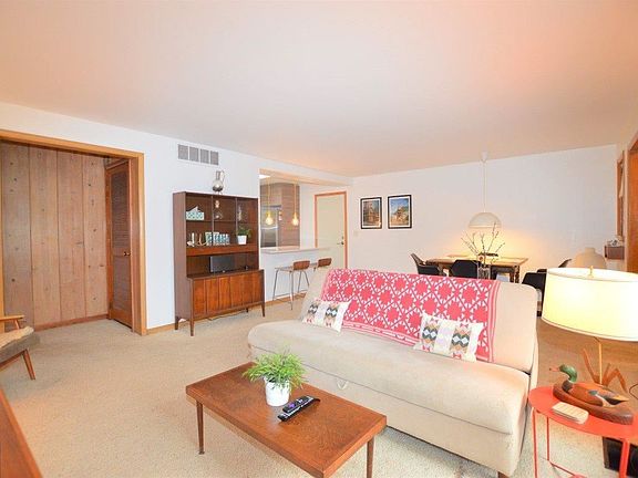 4th image of 527 Woodland Dr