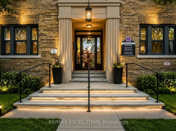 1 Mallory Gdns #4, Toronto, ON M4V 2A6