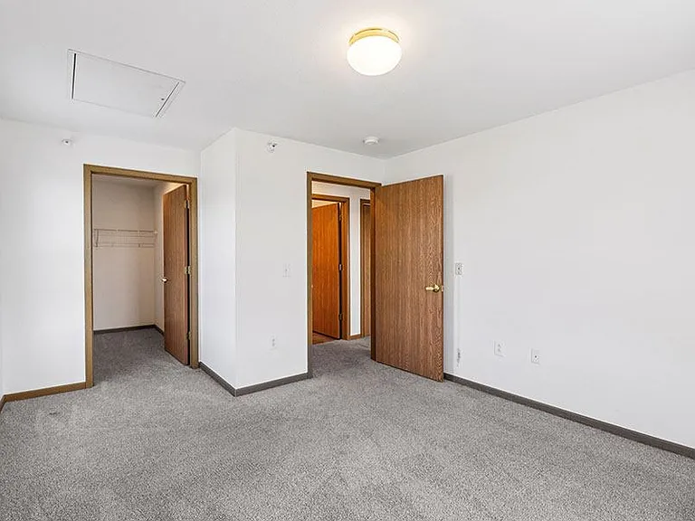 Wyndam Place Senior Residence - Lawrence — Photo 5