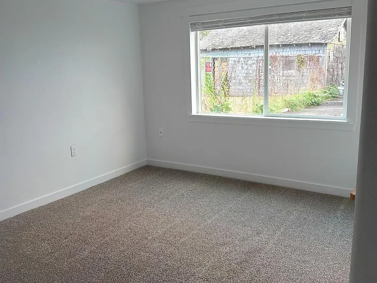 1010 W Market St — Photo 7