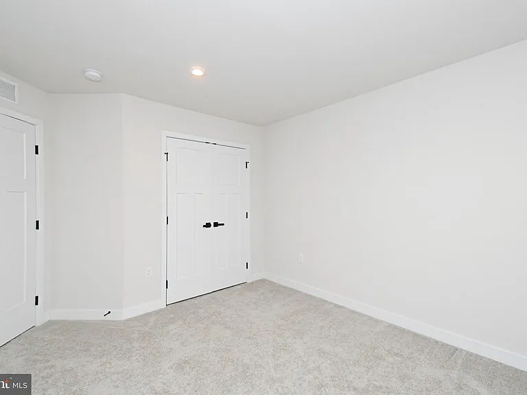 500 Sterling Dr — Photo 33