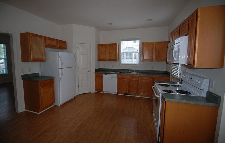 2nd image of 709 Davie Rd