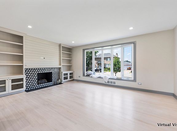 5th image of 10029 W Manor Dr