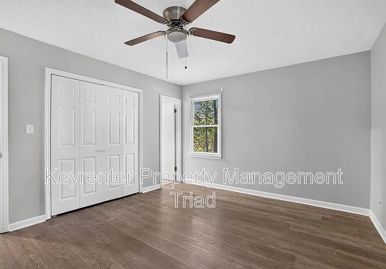 151 Laura Ave — Photo 22