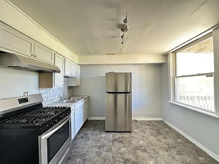 2704 E 77th St #3 — Photo 3