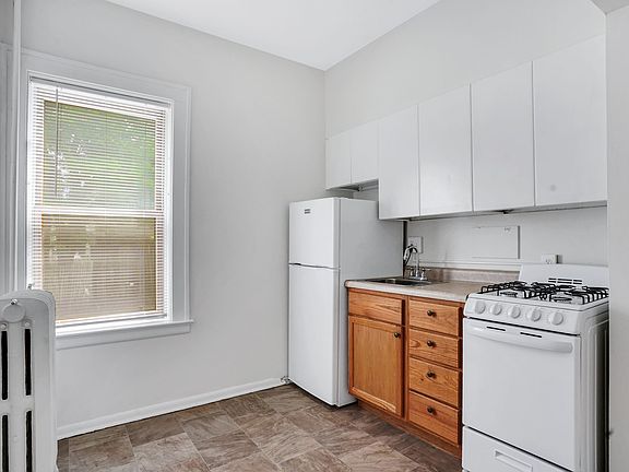 2nd image of 1919 Dupont Ave S APT 204