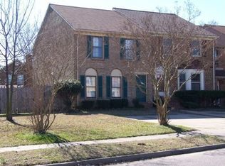 4805 Woods Edge Rd, Virginia Beach, VA 23462