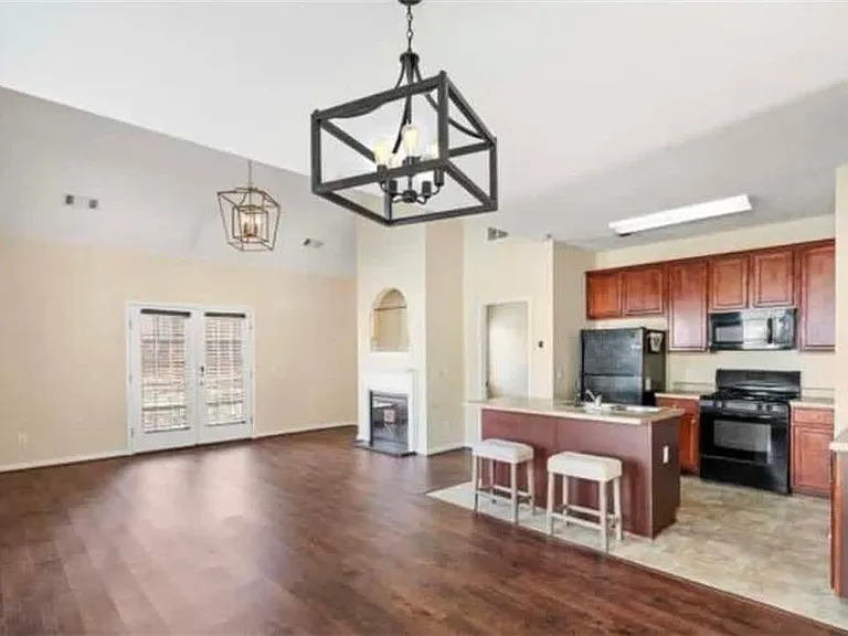 2162 Capella Cir SW — Photo 3