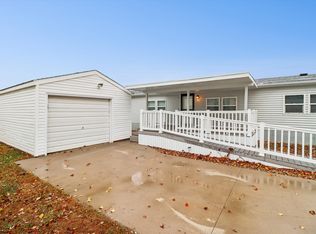 1960 SE Summer Park Dr, Ankeny, IA 50021