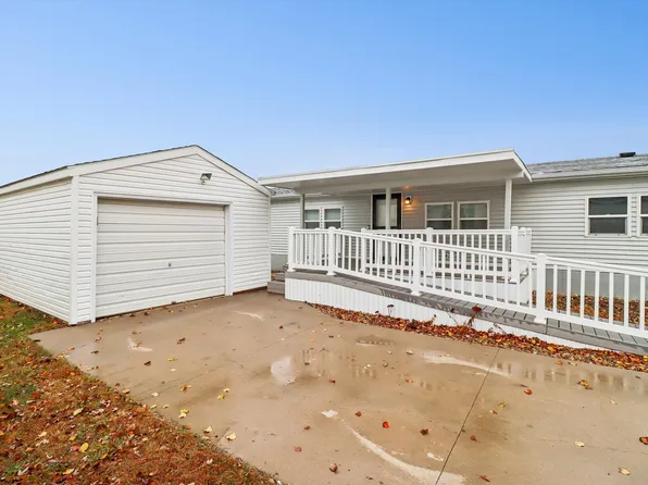 1960 SE Summer Park Dr, Ankeny, IA 50021