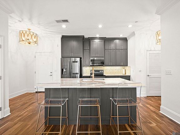 3rd image of 7707 Bluebonnet Blvd APT 314
