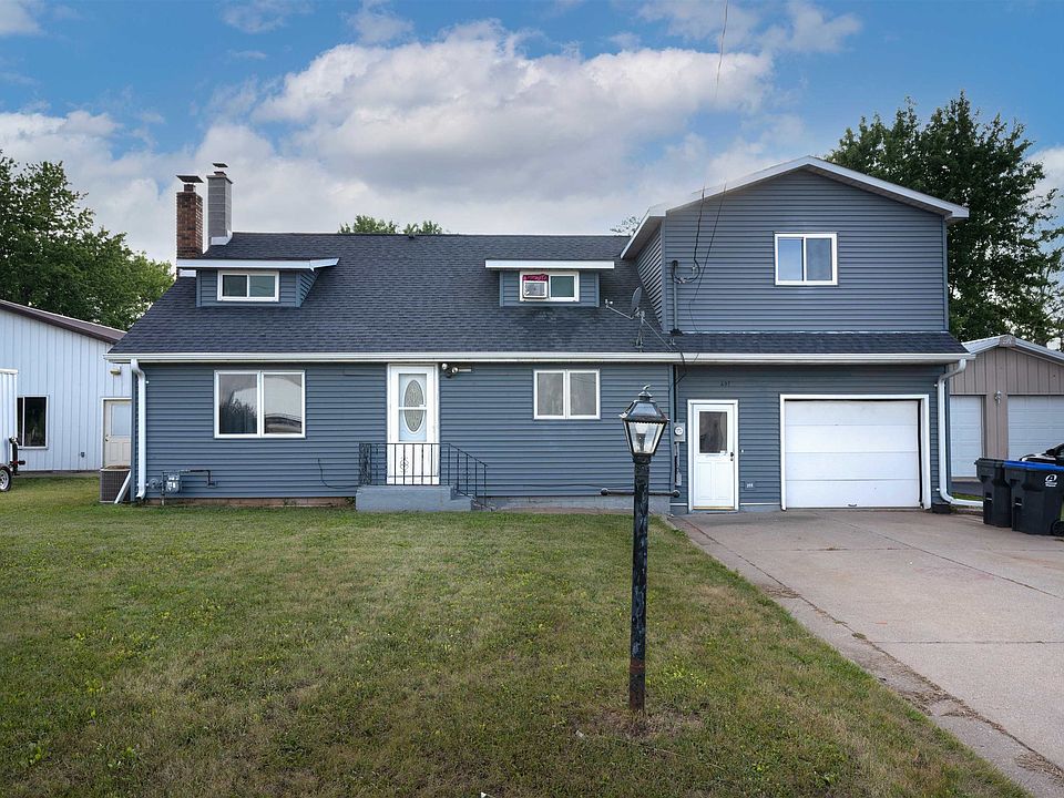 607 N Mill St, Weyauwega, WI 54983 Zillow