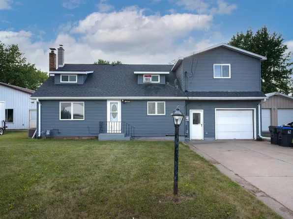 607 N Mill St, Weyauwega, WI 54983