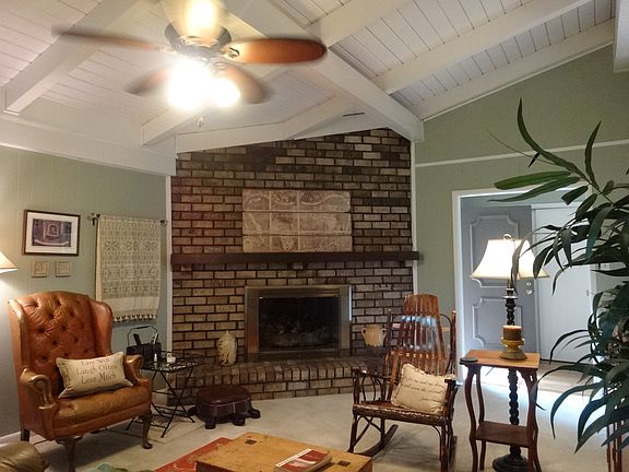 Great room - 9+ceilings & fp