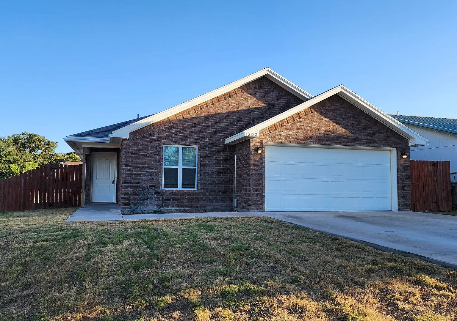 Immaculate 3 bed, 2 bath home close to Goodfellow! Welcome to Your New Home! — Photo 1
