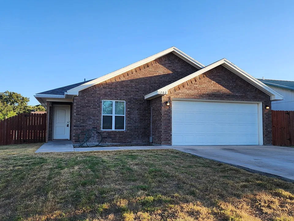 1202 S Concho Park Dr