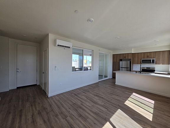 5th image of 615 Highland Ave #201