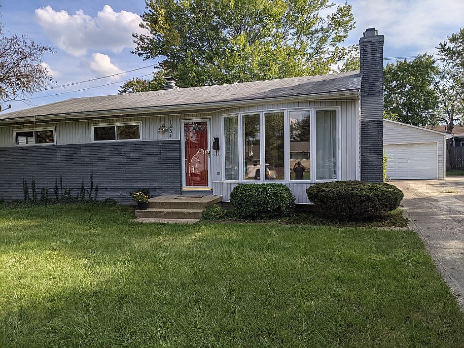 1st image of 1234 Carrousel Dr E