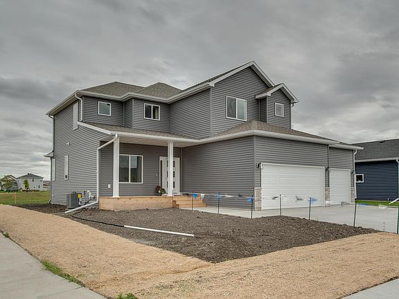 3rd image of 2534 Golden Ln S