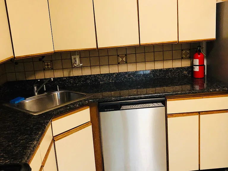 Kitchen - view 2