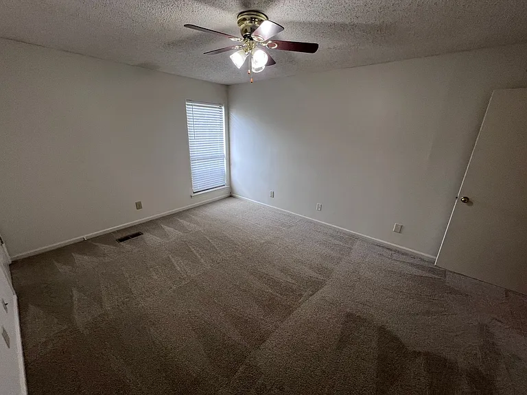 1025 Stonegate Dr #B — Photo 19