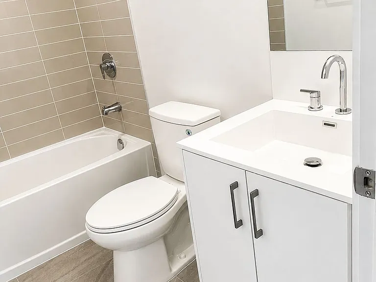 4010 Eglinton Ave W #904 — Photo 12