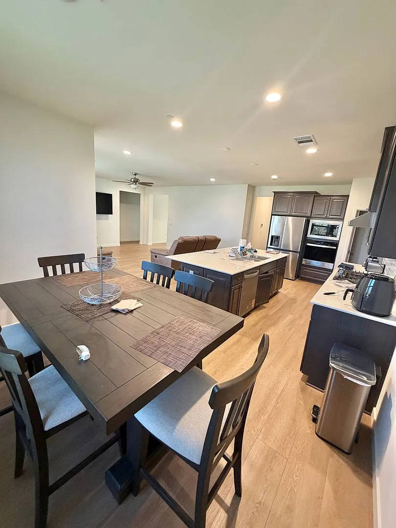 Your dream home awaits! Experience the cozy charm of this beautiful Bakersfield residence! — Photo 4