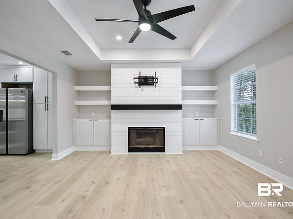 3rd image of 144 Donna Cir
