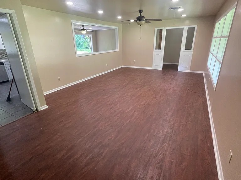 1401 S Broadmoor Dr — Photo 3
