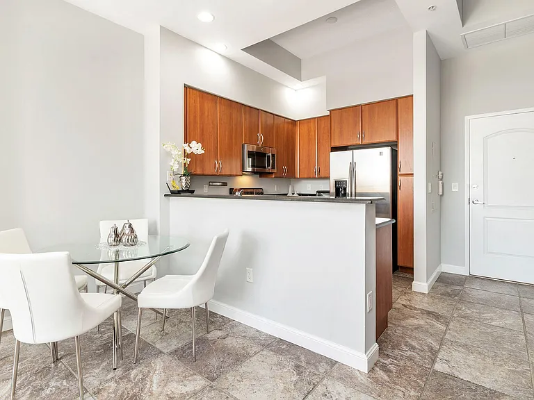801 S Olive Ave #414 — Photo 5