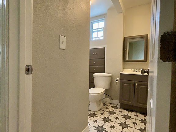 5th image of 1333 Jefferson St APT C