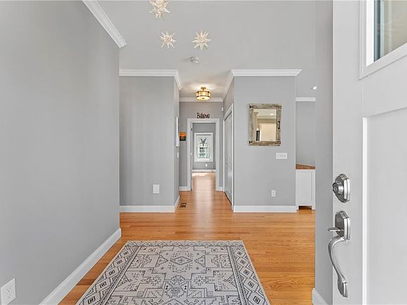 5th image of 31 Gray Birch Ln
