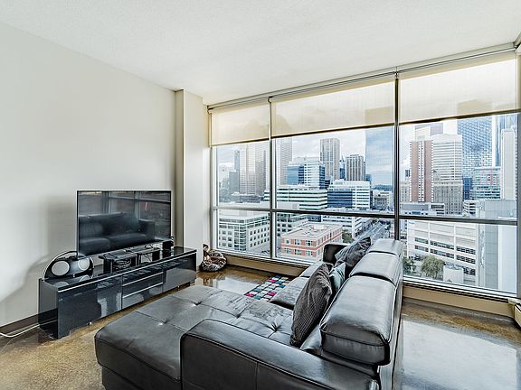 5th image of 135 13th Ave SW #1303