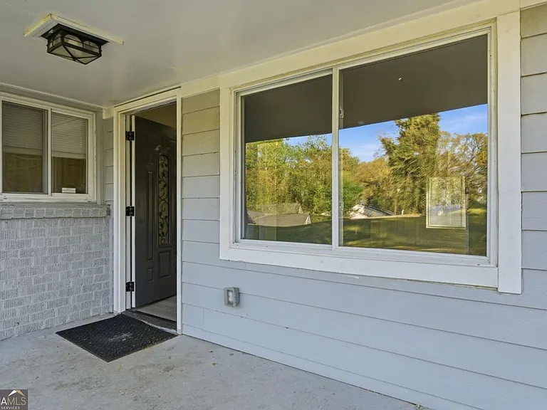 1735 Carter Cir — Photo 3