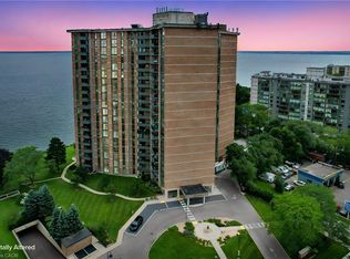 5250 Lakeshore Rd #1207, Burlington, ON L7L5L2