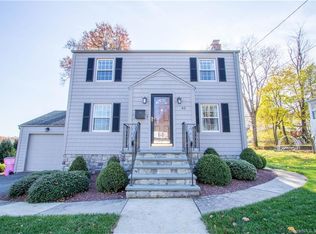 45 Oakdale St, Wethersfield, CT 06109