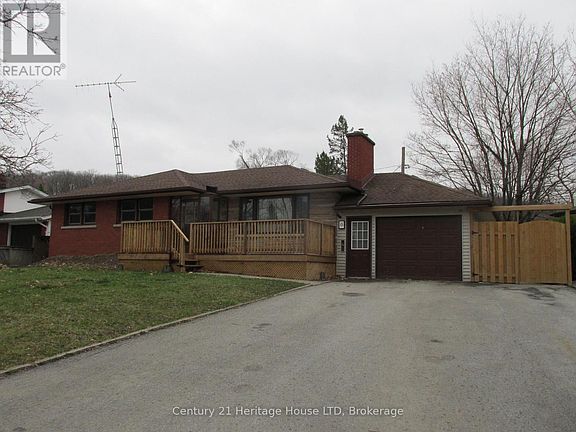 2nd image of 6 E Hampton Rd