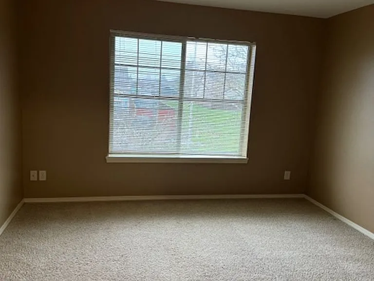 195-Santiam Village Apartments — Photo 40